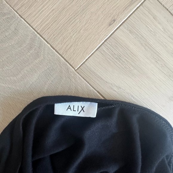 Alix V-Neck Bodysuit - Picture 4 of 6